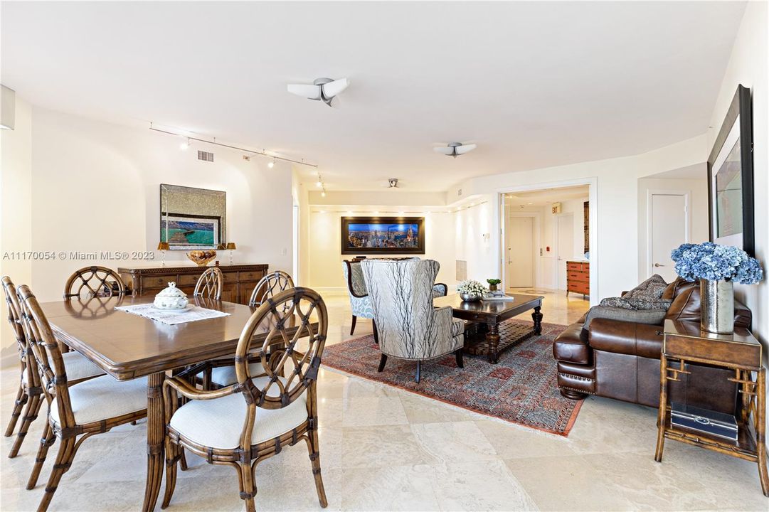 Recently Sold: $2,646,000 (3 beds, 3 baths, 2470 Square Feet)