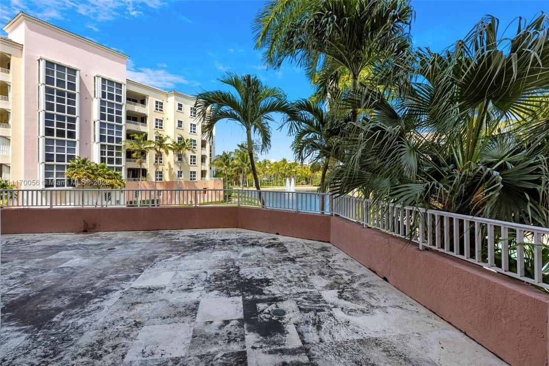 Recently Sold: $2,375,000 (3 beds, 3 baths, 2470 Square Feet)