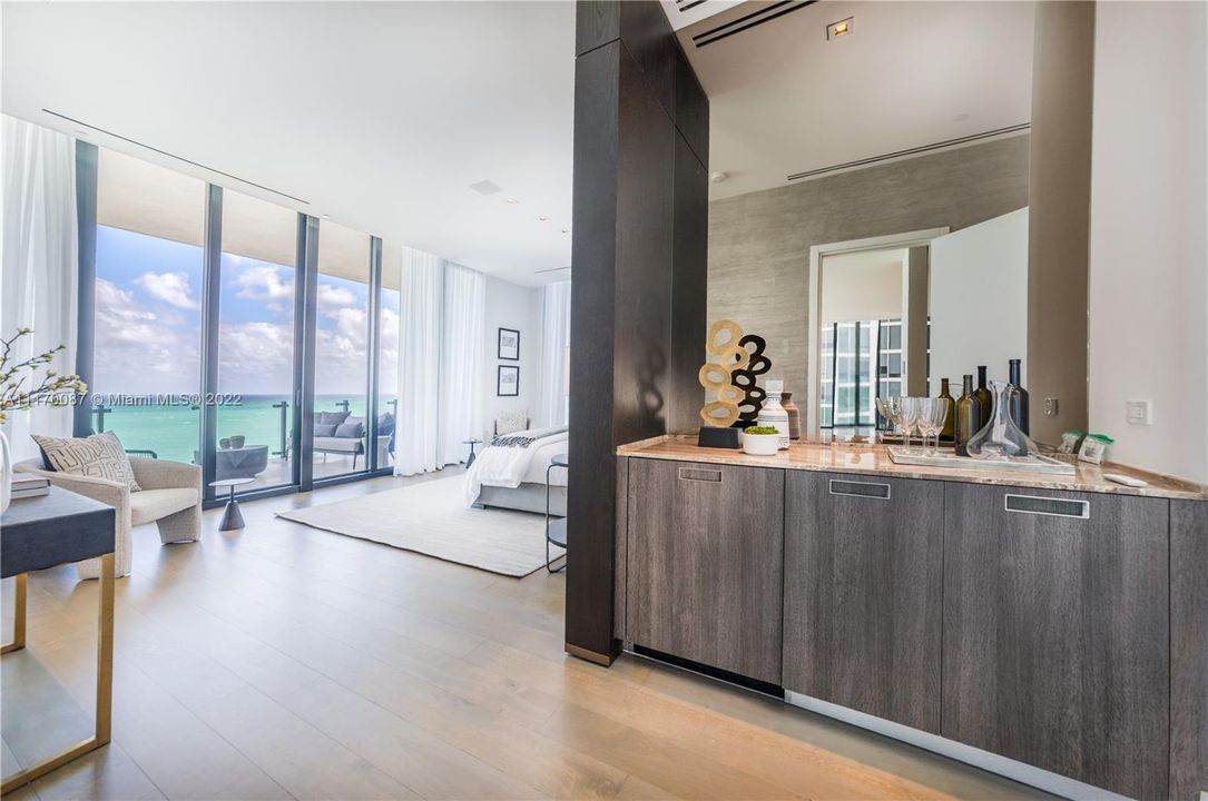 Recently Sold: $5,199,000 (3 beds, 3 baths, 3195 Square Feet)