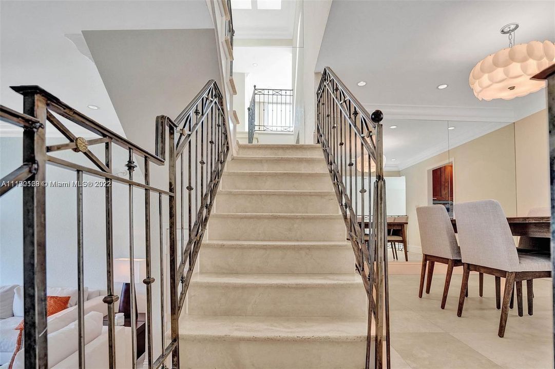 Недавно продано: $1,145,000 (3 спален, 3 ванн, 2342 Квадратных фут)