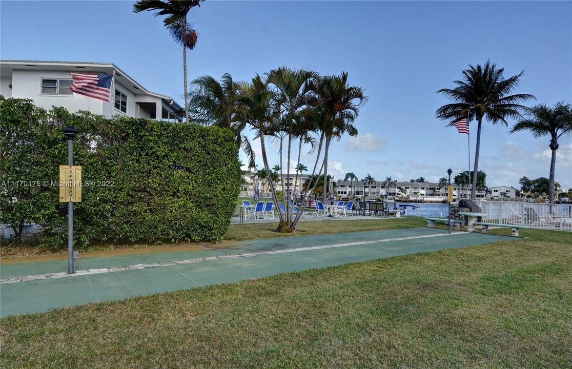 Recently Sold: $225,000 (2 beds, 2 baths, 888 Square Feet)