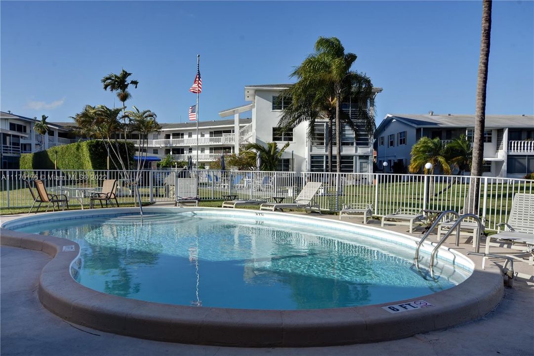 Recently Sold: $225,000 (2 beds, 2 baths, 888 Square Feet)