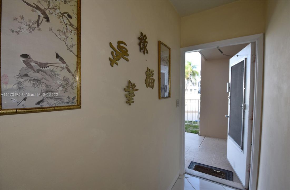 Recently Sold: $225,000 (2 beds, 2 baths, 888 Square Feet)