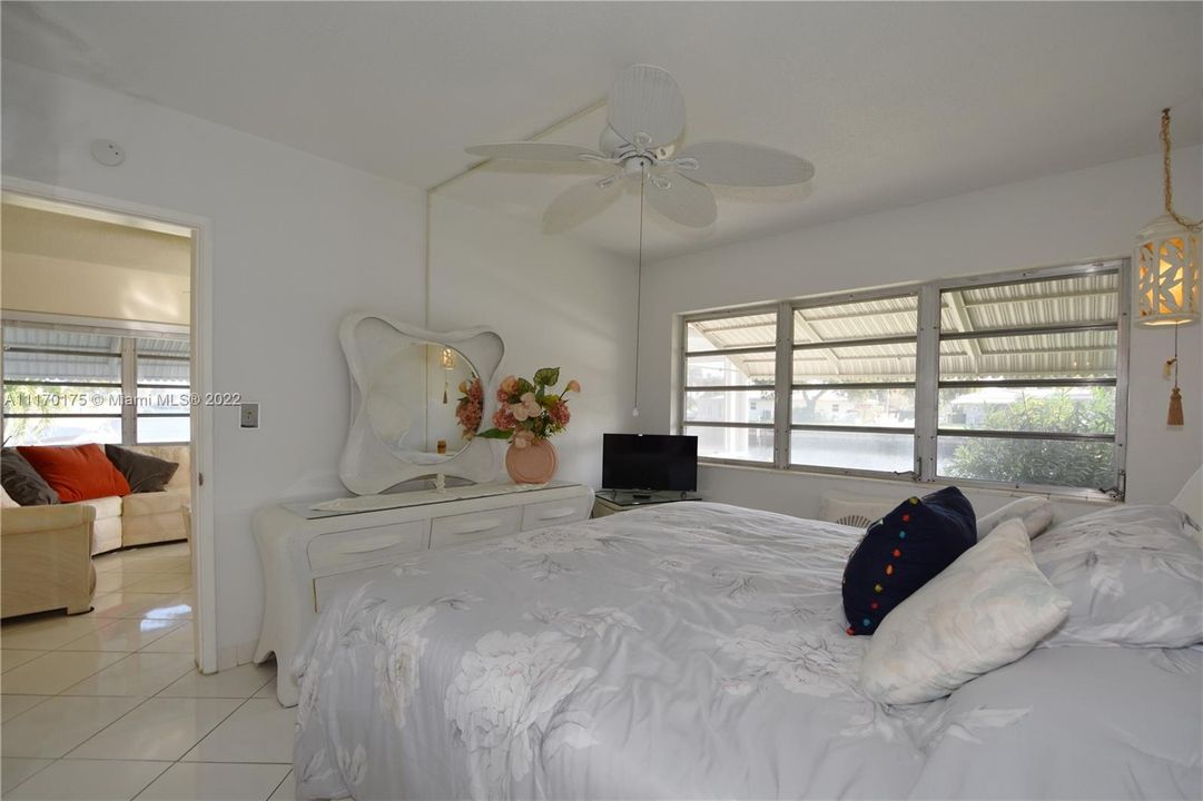 Recently Sold: $225,000 (2 beds, 2 baths, 888 Square Feet)