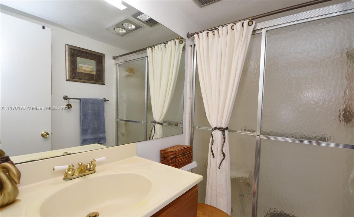 Recently Sold: $225,000 (2 beds, 2 baths, 888 Square Feet)