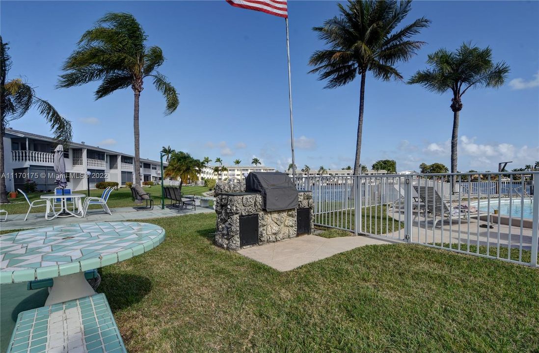 Recently Sold: $225,000 (2 beds, 2 baths, 888 Square Feet)