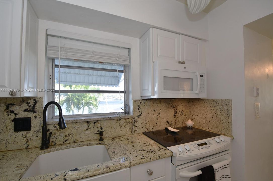 Recently Sold: $225,000 (2 beds, 2 baths, 888 Square Feet)