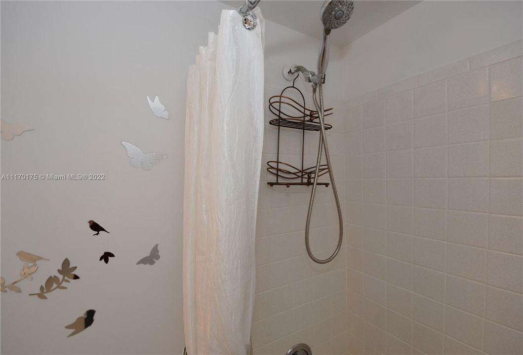 Recently Sold: $225,000 (2 beds, 2 baths, 888 Square Feet)