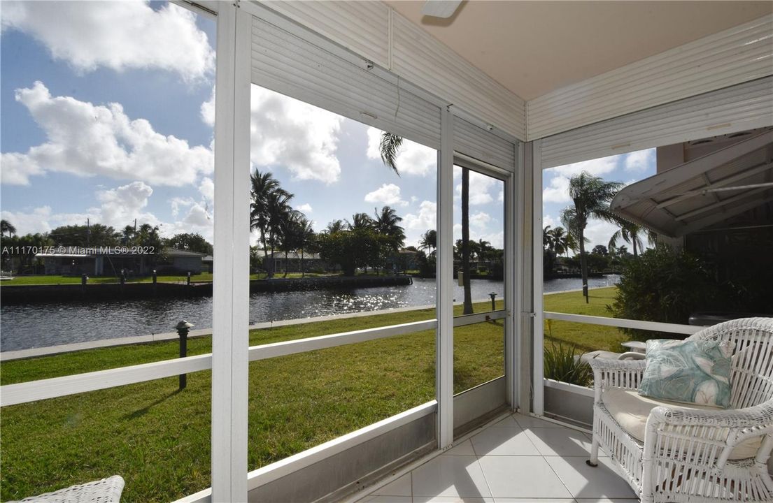 Recently Sold: $225,000 (2 beds, 2 baths, 888 Square Feet)