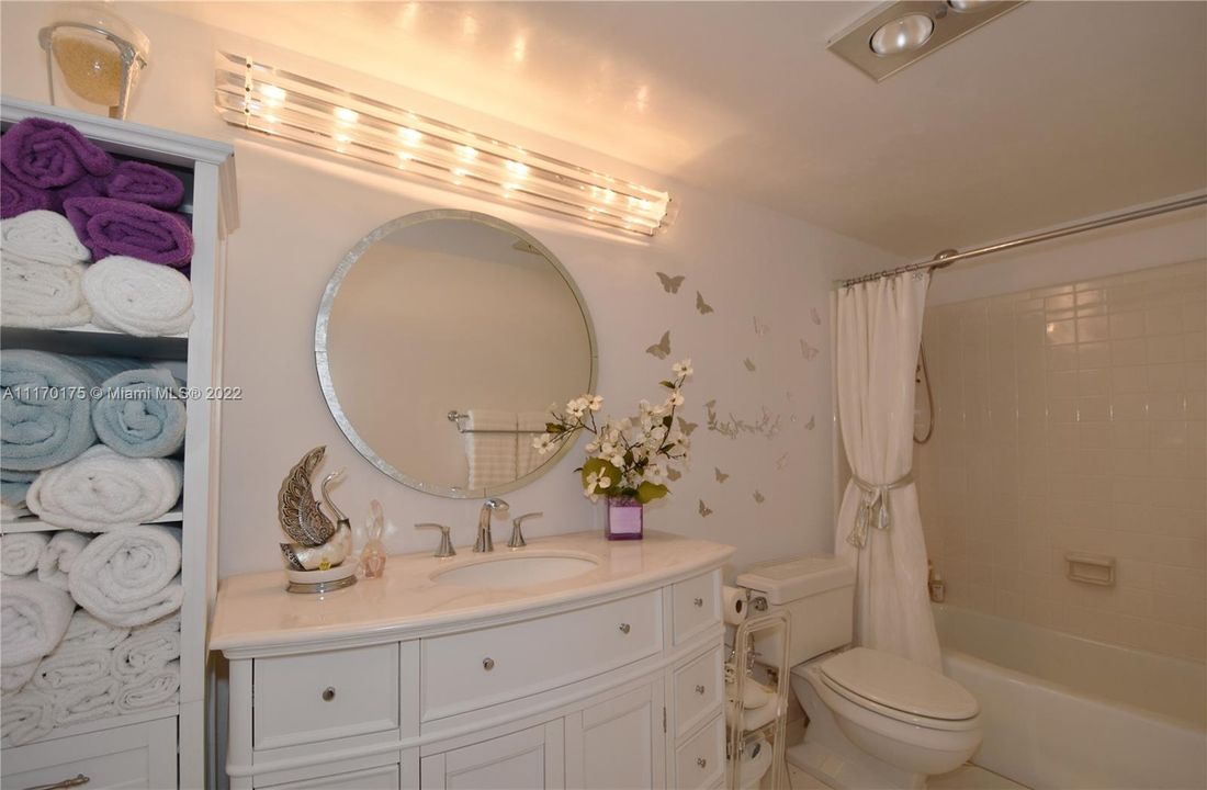 Recently Sold: $225,000 (2 beds, 2 baths, 888 Square Feet)