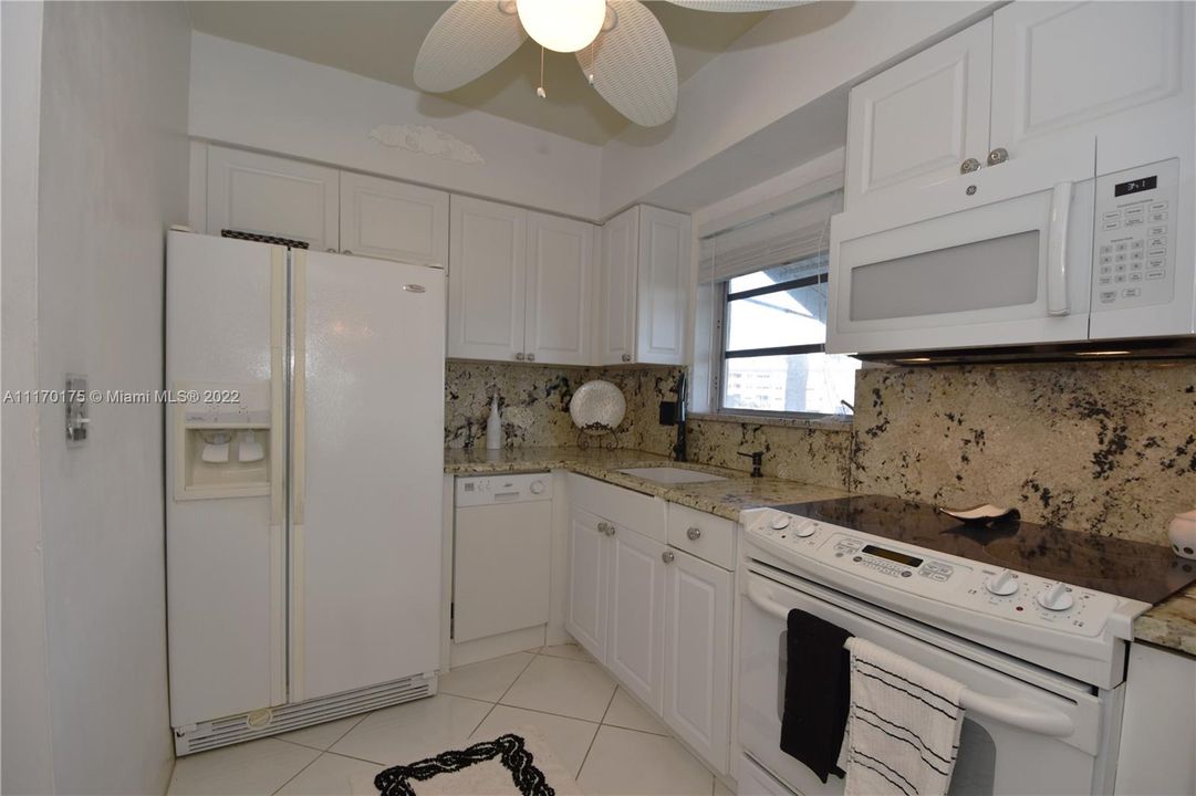 Recently Sold: $225,000 (2 beds, 2 baths, 888 Square Feet)