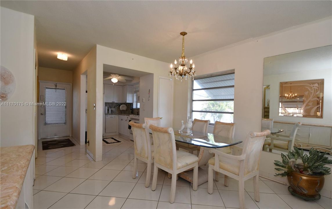 Recently Sold: $225,000 (2 beds, 2 baths, 888 Square Feet)