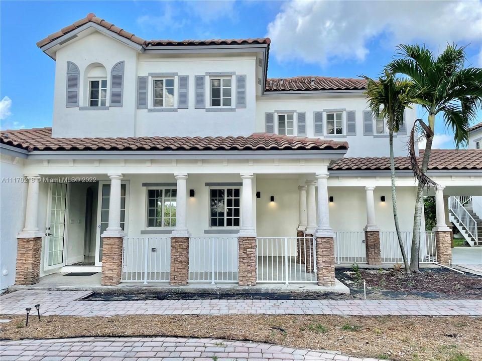 Recently Sold: $1,350,000 (5 beds, 4 baths, 3945 Square Feet)