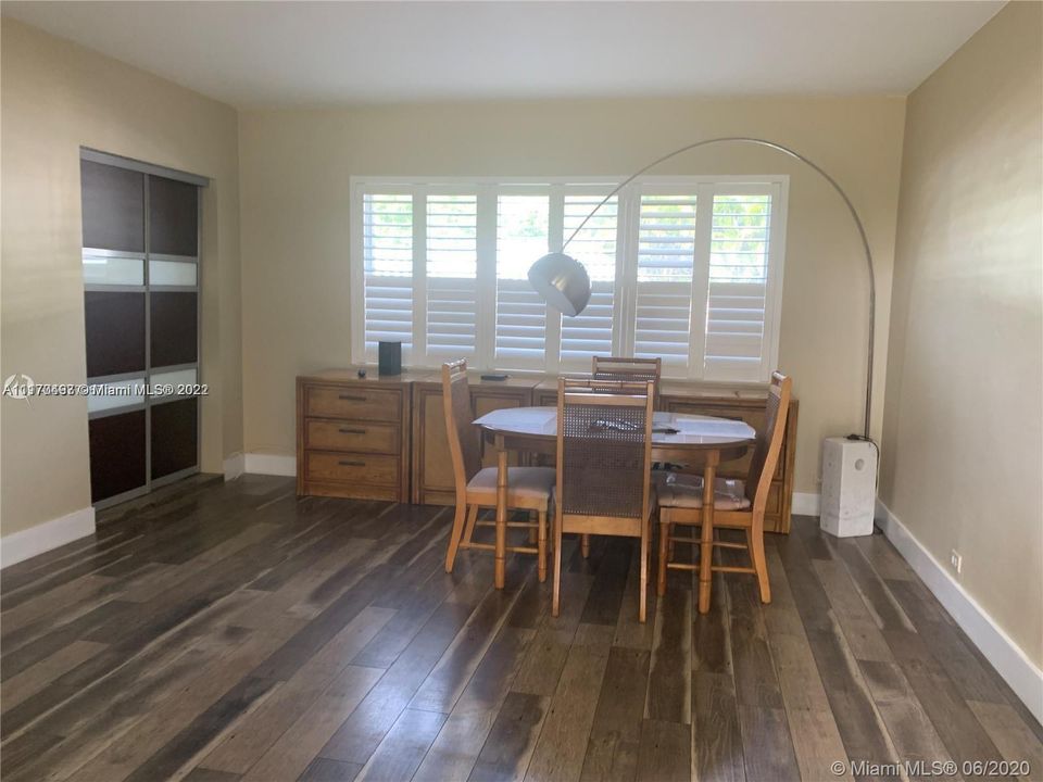 Recently Sold: $440,000 (2 beds, 2 baths, 965 Square Feet)