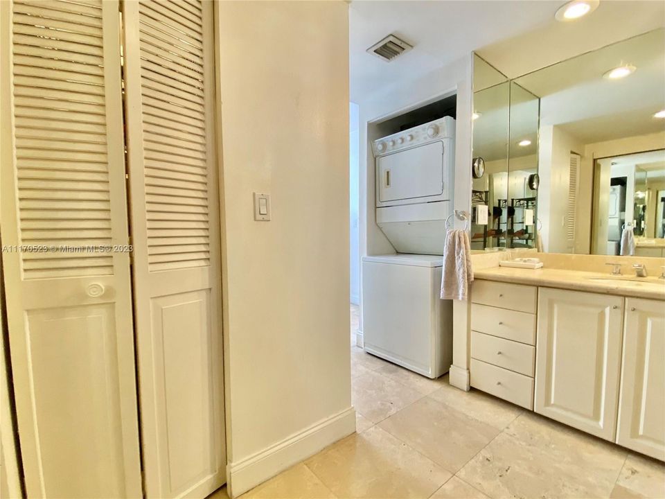 Recently Sold: $940,000 (2 beds, 2 baths, 1260 Square Feet)