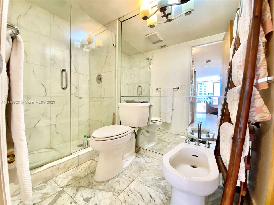 最近售出: $940,000 (2 贝兹, 2 浴室, 1260 平方英尺)
