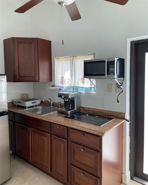 Recently Rented: $1,100 (1 beds, 1 baths, 700 Square Feet)