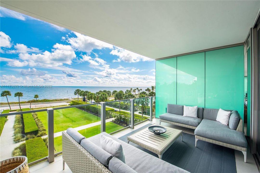 Recently Sold: $7,500,000 (3 beds, 4 baths, 3005 Square Feet)