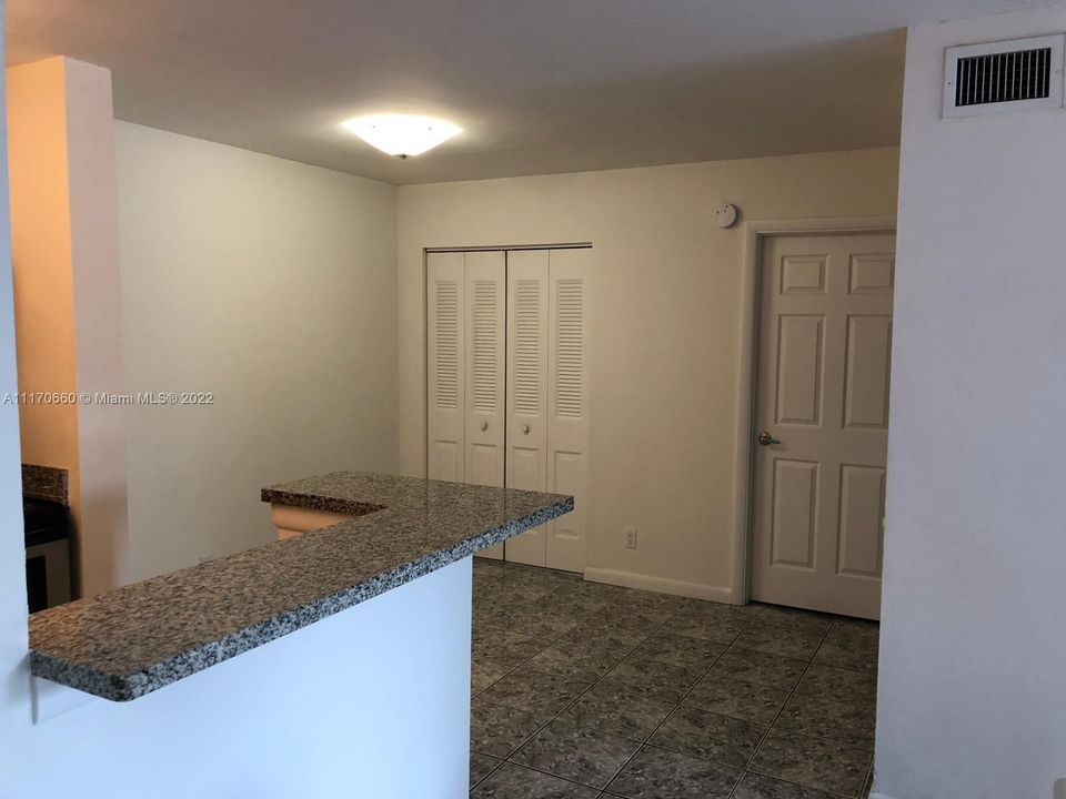 最近租的: $1,675 (1 贝兹, 1 浴室, 734 平方英尺)