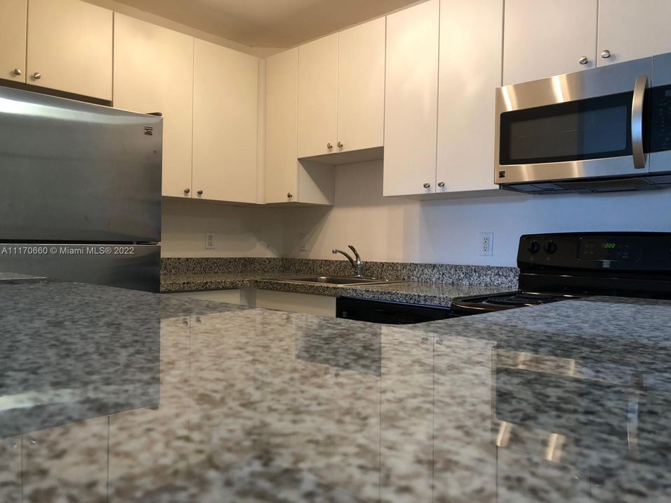 最近租的: $1,675 (1 贝兹, 1 浴室, 734 平方英尺)