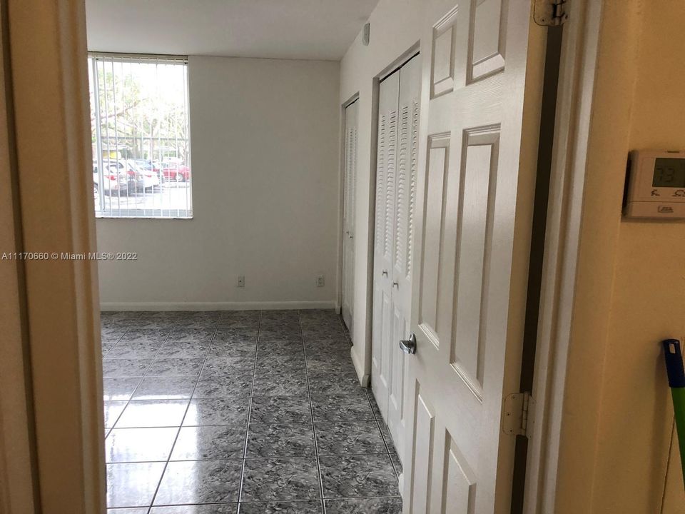 最近租的: $1,675 (1 贝兹, 1 浴室, 734 平方英尺)