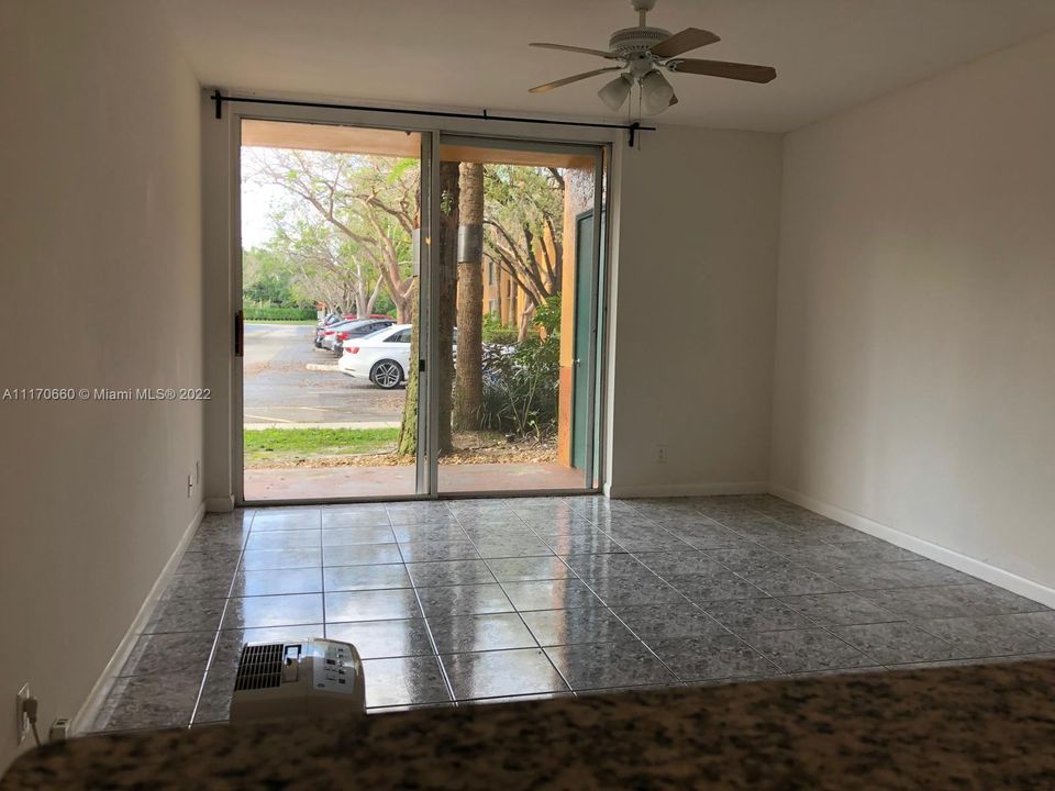 最近租的: $1,675 (1 贝兹, 1 浴室, 734 平方英尺)