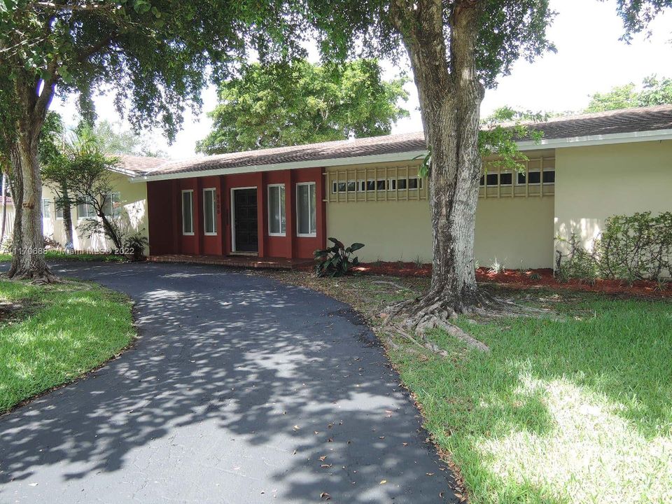 Recently Sold: $1,300,000 (3 beds, 2 baths, 2003 Square Feet)