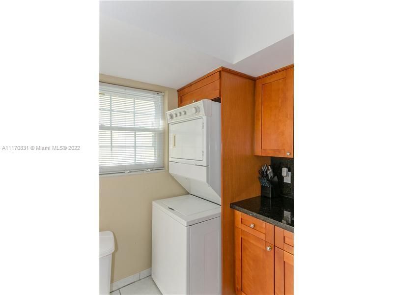 Recently Sold: $259,500 (1 beds, 1 baths, 585 Square Feet)