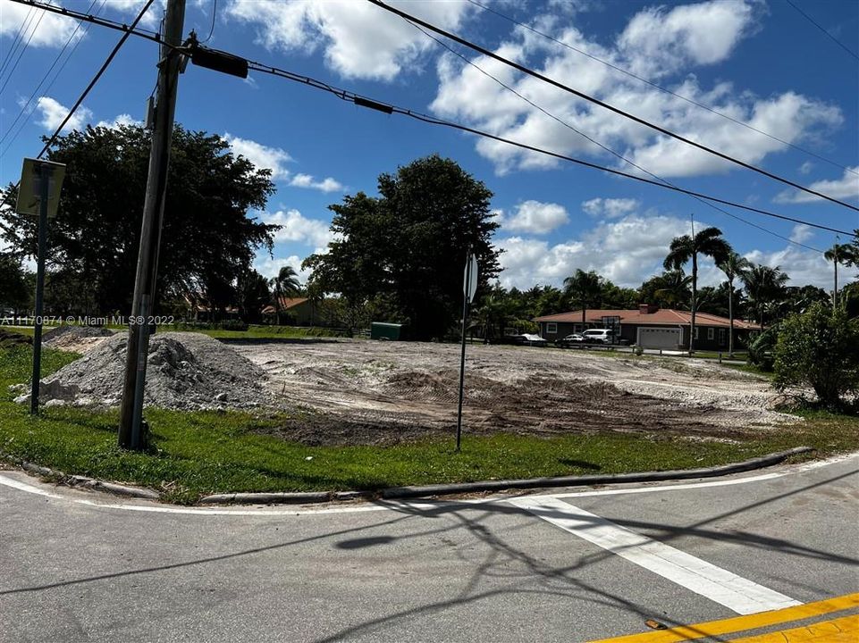 Recently Sold: $600,000 (0.97 acres)