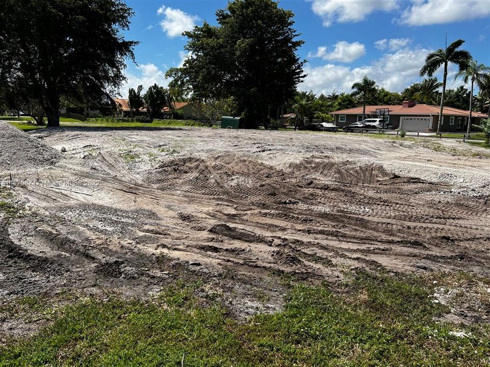 Recently Sold: $600,000 (0.97 acres)