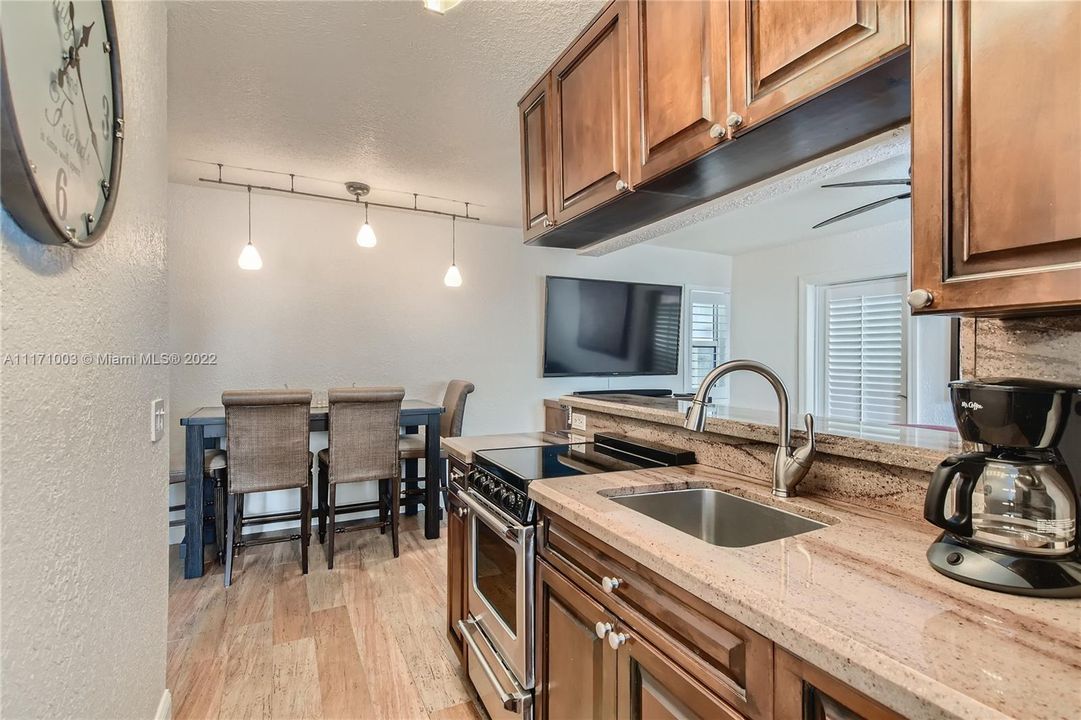 Recently Sold: $299,000 (1 beds, 1 baths, 375 Square Feet)
