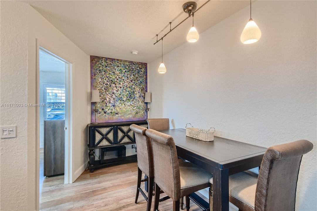 Recently Sold: $299,000 (1 beds, 1 baths, 375 Square Feet)