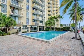 Recently Sold: $235,000 (1 beds, 1 baths, 723 Square Feet)