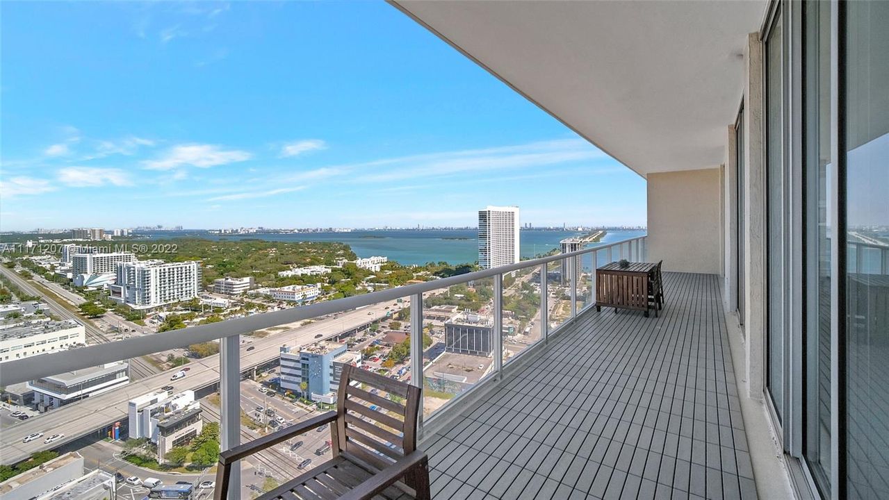 Recently Sold: $715,000 (2 beds, 2 baths, 1242 Square Feet)