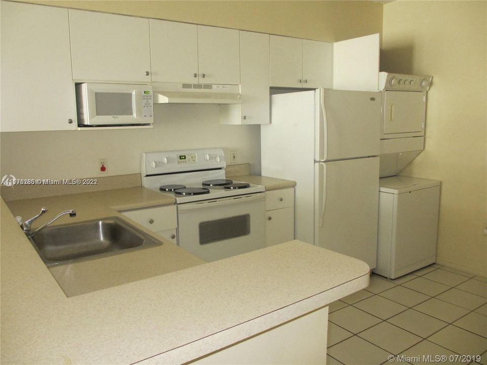 Recently Rented: $2,200 (2 beds, 1 baths, 852 Square Feet)