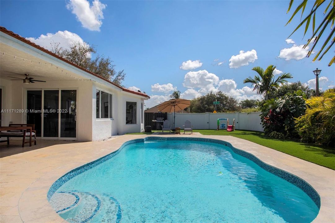 Recently Sold: $699,000 (4 beds, 4 baths, 2223 Square Feet)