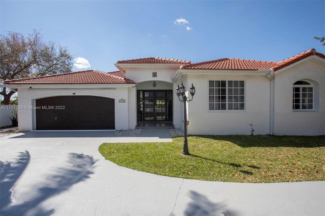 Recently Sold: $699,000 (4 beds, 4 baths, 2223 Square Feet)