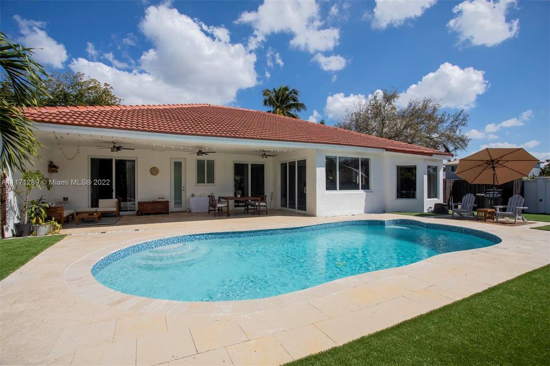 Recently Sold: $699,000 (4 beds, 4 baths, 2223 Square Feet)