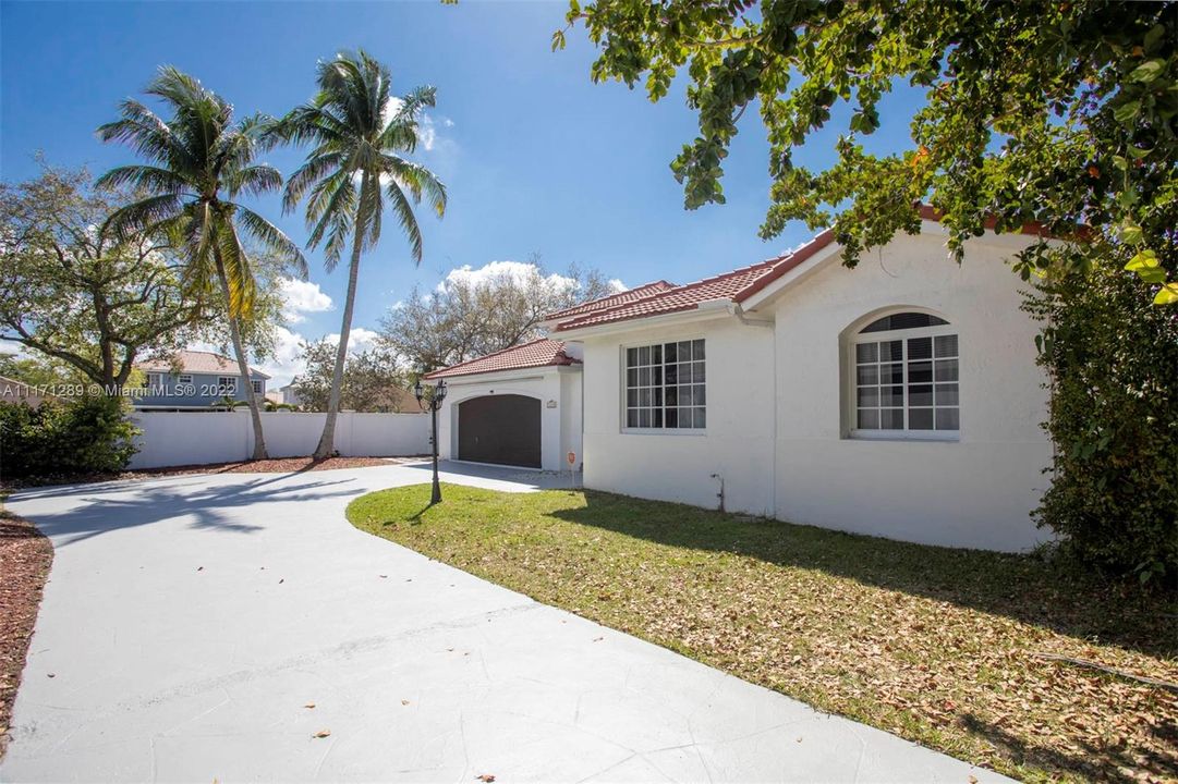 Recently Sold: $699,000 (4 beds, 4 baths, 2223 Square Feet)