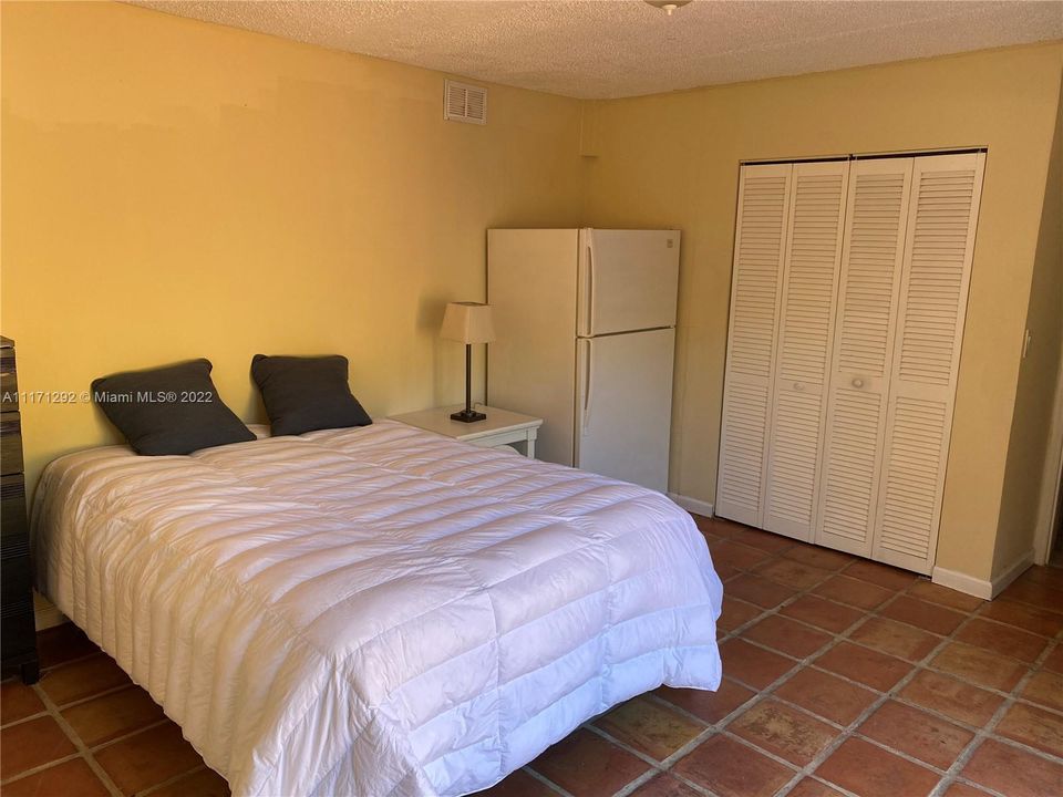 Recently Rented: $1,250 (0 beds, 1 baths, 350 Square Feet)