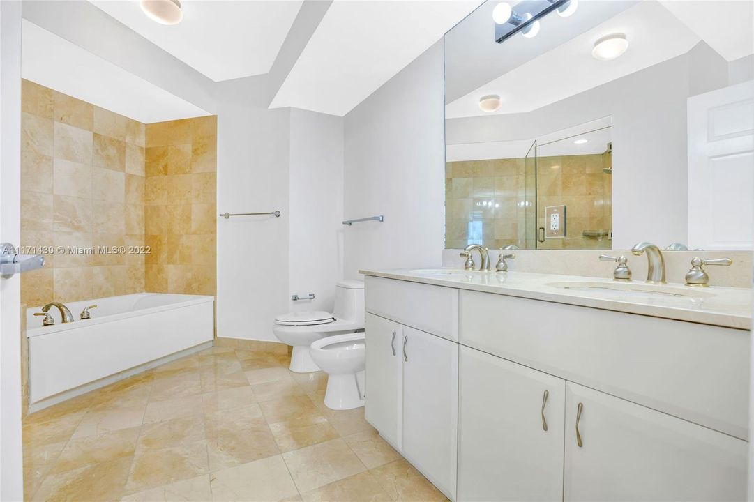 Recently Sold: $2,195,000 (3 beds, 2 baths, 1761 Square Feet)