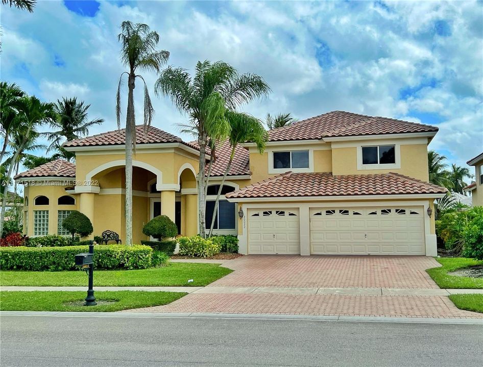 The Palm Beacher - 5BR/3BA - 3 Car Garage - Royal Palm Greeting