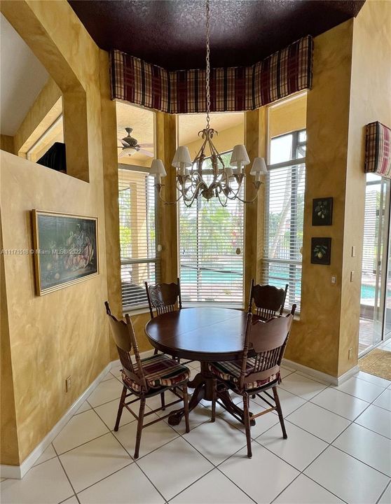 Breakfast Room - Bay Windows open to Patio and Pool / Lake Views