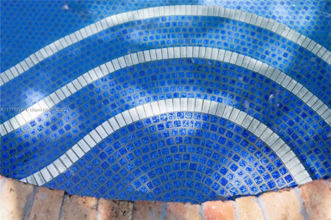 CLOSE UP OF TILE IN POOL THAT LINE THE BOTTOM AND WALLS.