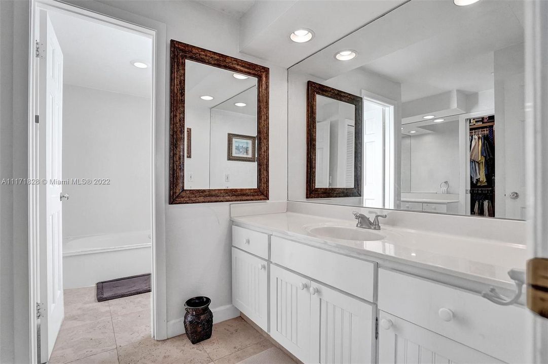 Recently Sold: $1,799,000 (3 beds, 2 baths, 2122 Square Feet)