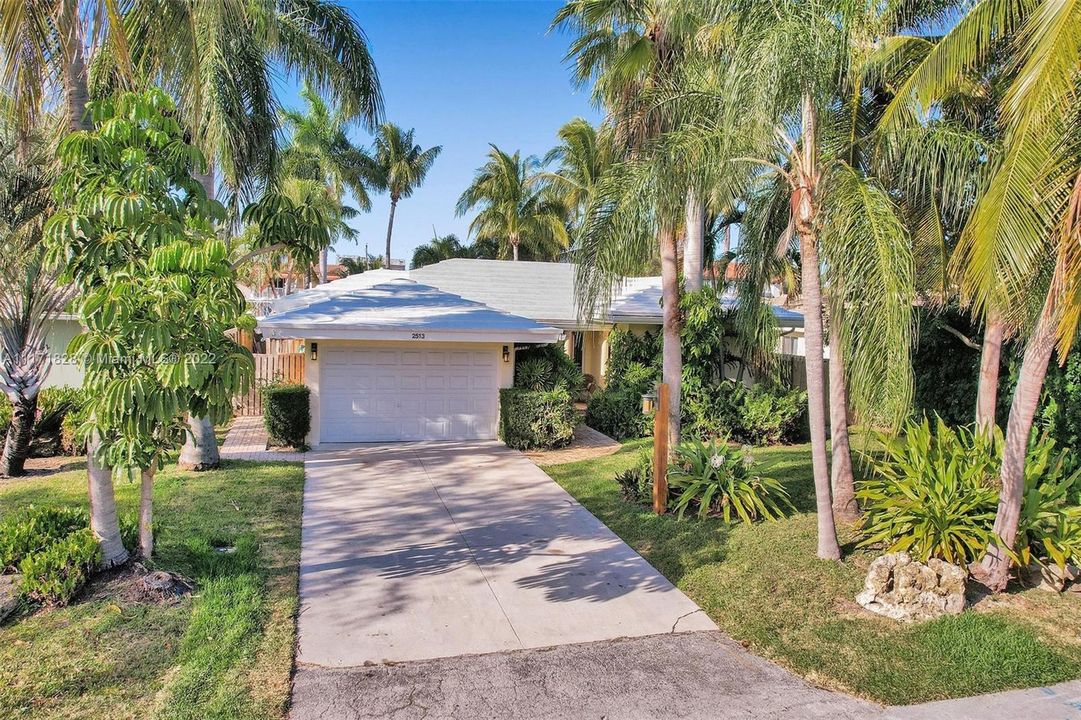 Recently Sold: $1,799,000 (3 beds, 2 baths, 2122 Square Feet)