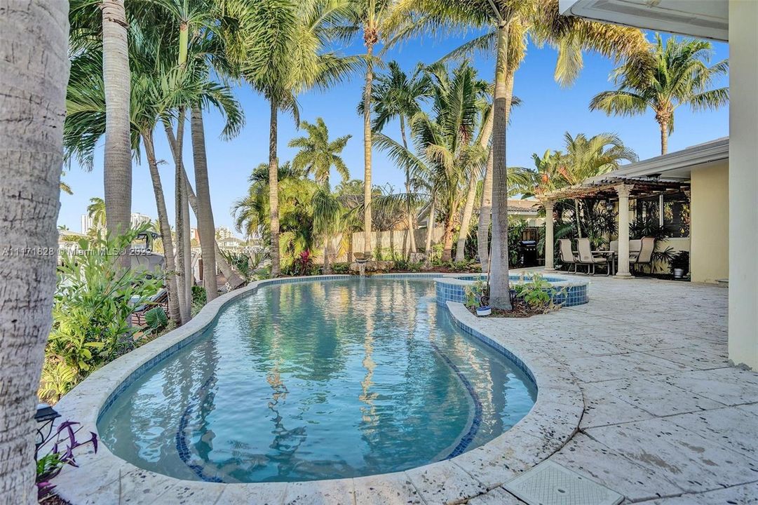 Recently Sold: $1,799,000 (3 beds, 2 baths, 2122 Square Feet)