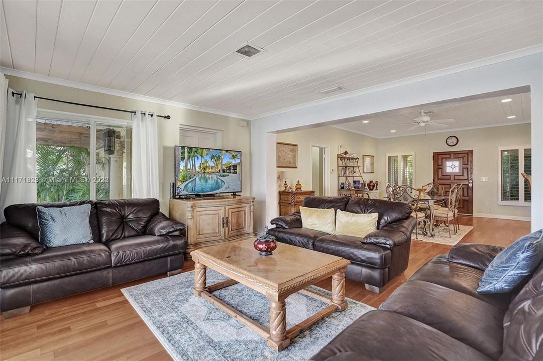 Recently Sold: $1,799,000 (3 beds, 2 baths, 2122 Square Feet)