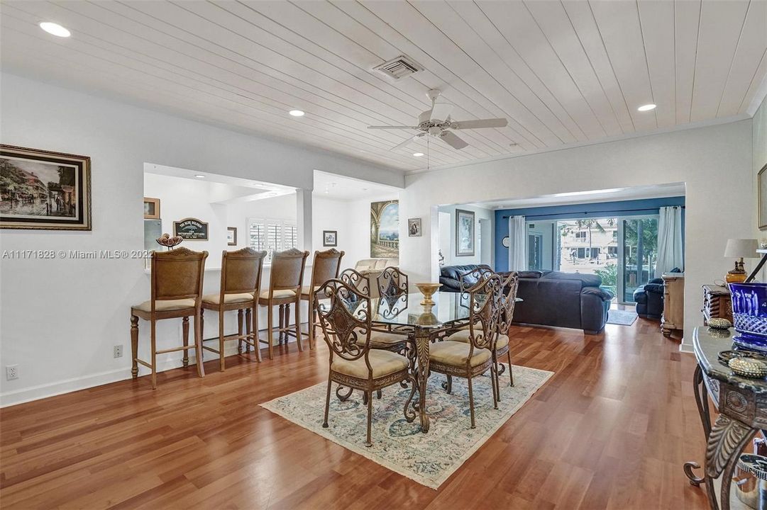 Recently Sold: $1,799,000 (3 beds, 2 baths, 2122 Square Feet)