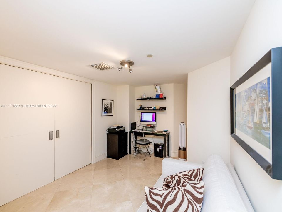 Recently Sold: $1,700,000 (2 beds, 3 baths, 1750 Square Feet)